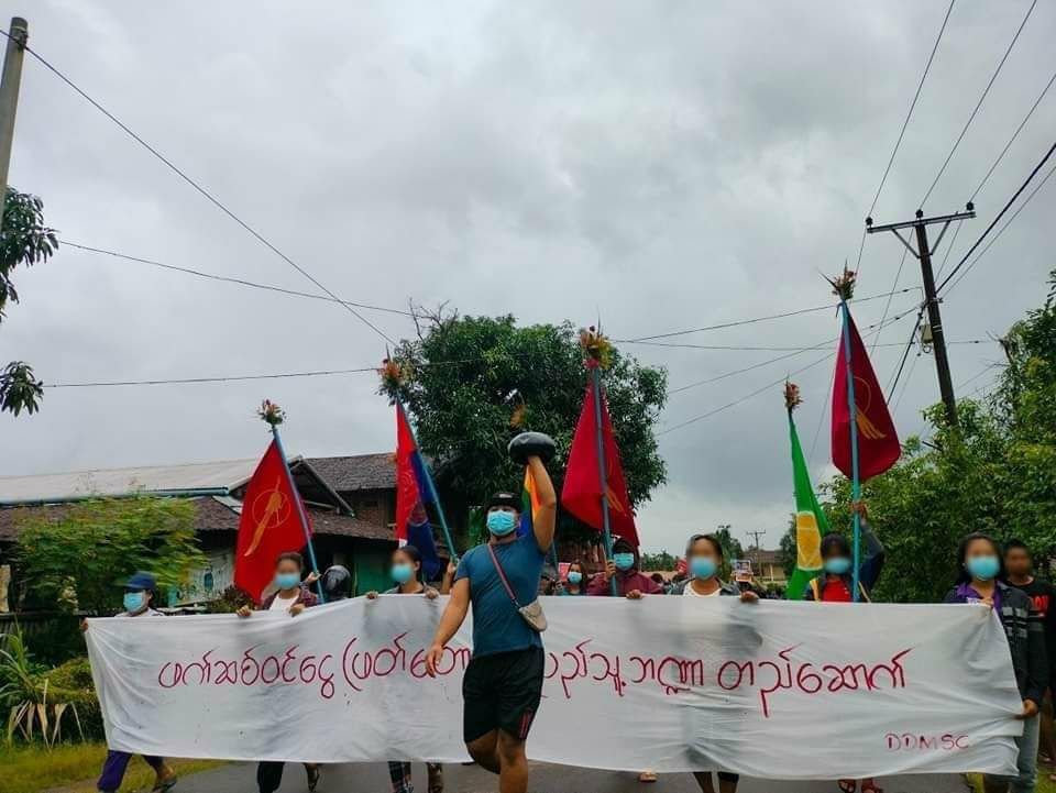 AungMinTUN22's tweet photo. An anti-military marching strike was rallied and demonstrated today in Launglon Township to defy military rules.  #AcceptNUGRejectMilitary #WhatsHappeningInMyanmar #2023Aug4Coup https://t.co/4OL60LDlf4