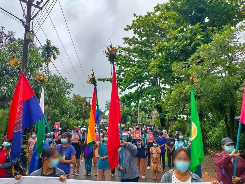 AungMinTUN22's tweet photo. An anti-military marching strike was rallied and demonstrated today in Launglon Township to defy military rules.  #AcceptNUGRejectMilitary #WhatsHappeningInMyanmar #2023Aug4Coup https://t.co/4OL60LDlf4
