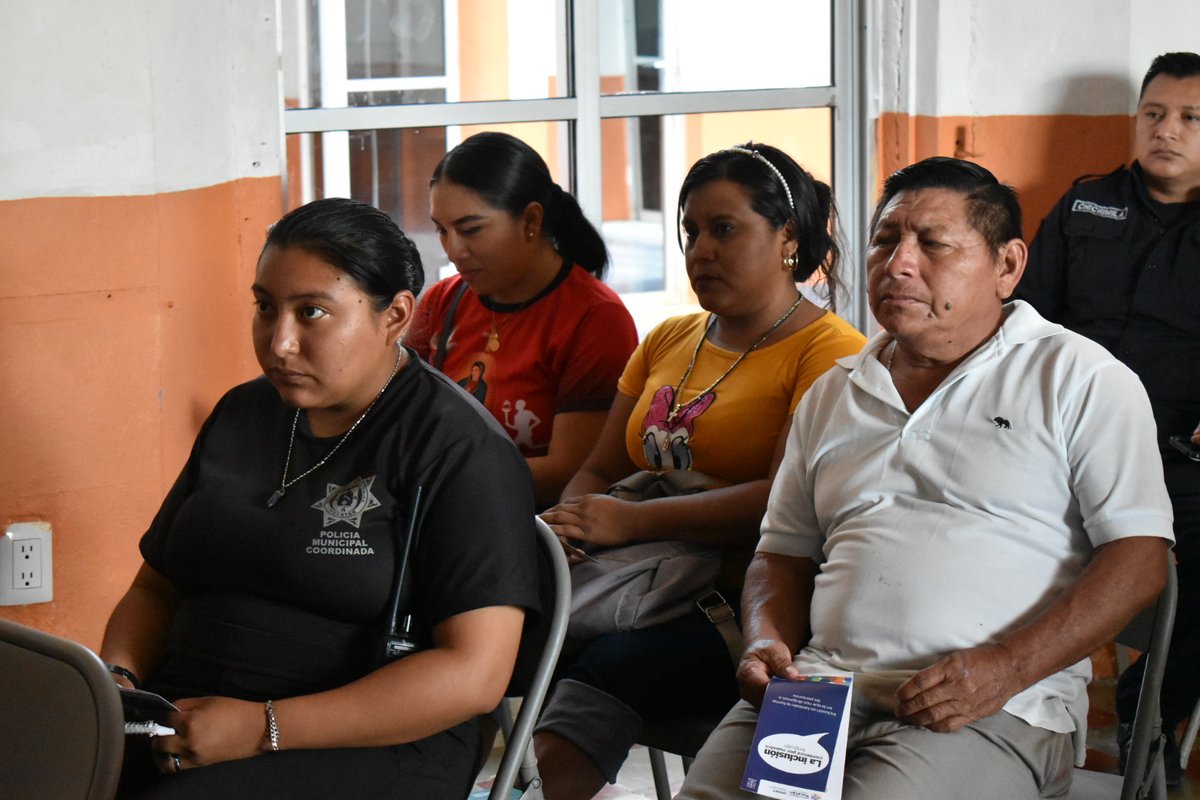 IIPEDEY's tweet photo. En #Chichimilá y en equipo con el @inderm_yuc, promovimos ante personal del H. Ayuntamiento la labor que realizamos en beneficio de las personas con #discapacidad de Yucatán, además de difundir información sobre #inclusión y derechos de #PcD.
#IIPEDEY #InclusiónPcDYucatán https://t.co/js1BbF5Hlr