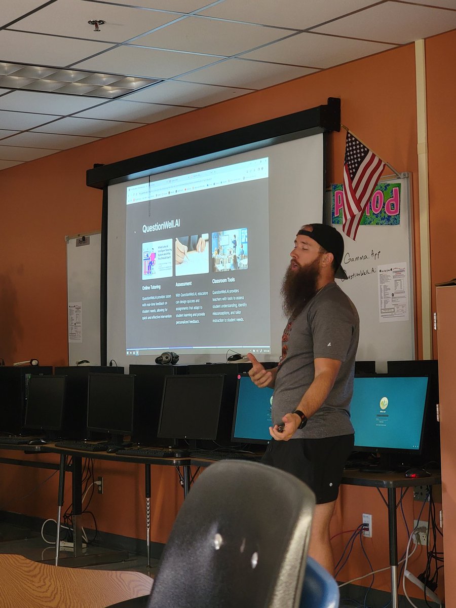 Hinkels_Hangout's tweet photo. From chalkboards to keyboards,  teachers are  upgrading their tech game #TechSavvyEducators thanks @CoachZachG  for letting me crash the party. I loved hearing your tips and tricks for saving time. @CCPSPLII @collierschools @WeAreLely https://t.co/NSSG4jsiAL
