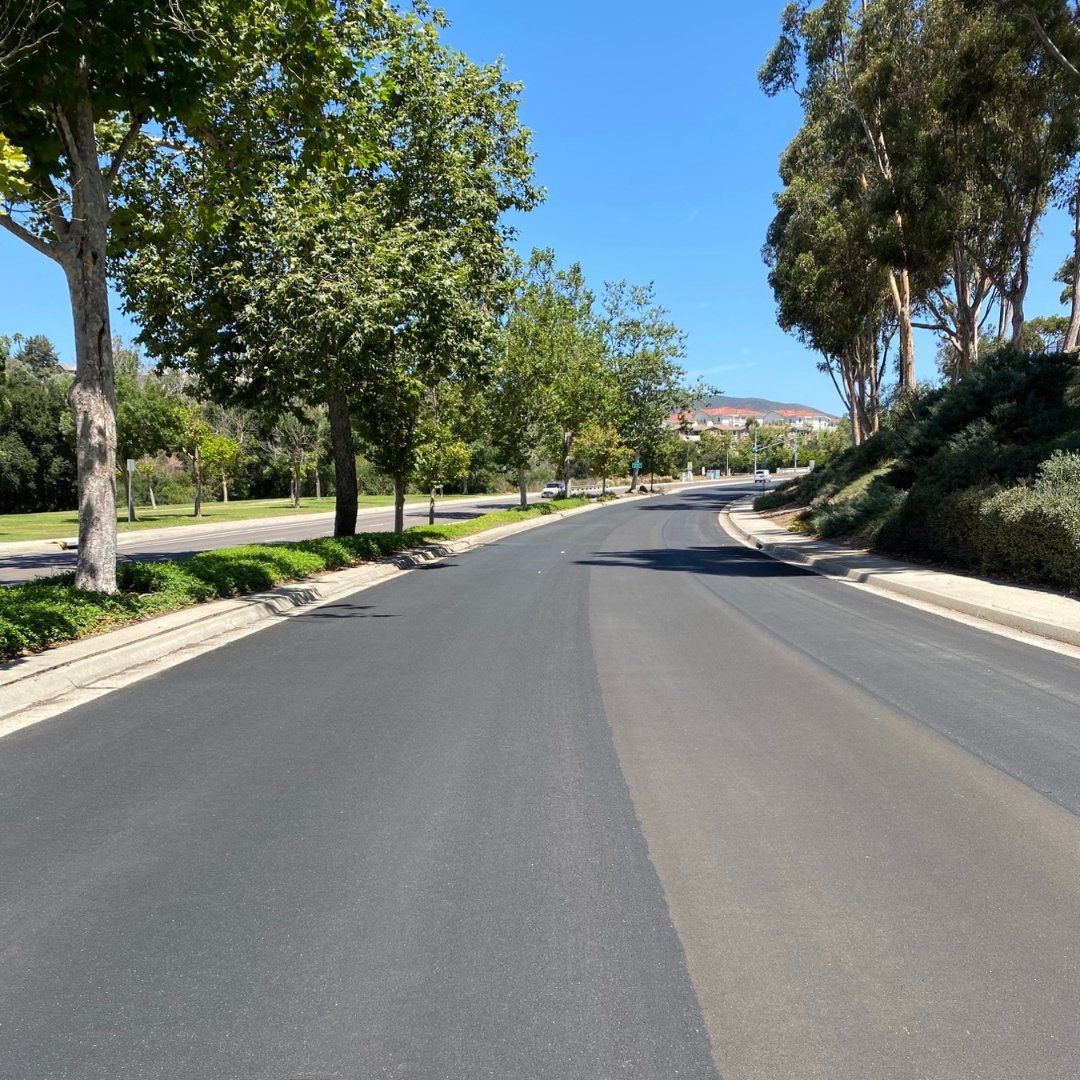 CityofSanDiego's tweet photo. Segment by segment, Sabre Springs Parkway is being slurried & striped! Cyclists & other micromobility riders can count on a smooth roadway surface, newly striped buffered bike lanes and green-colored crossings to increase safety and visibility while out for a ride. #FridayRoadFix https://t.co/zzNNRq0B9X