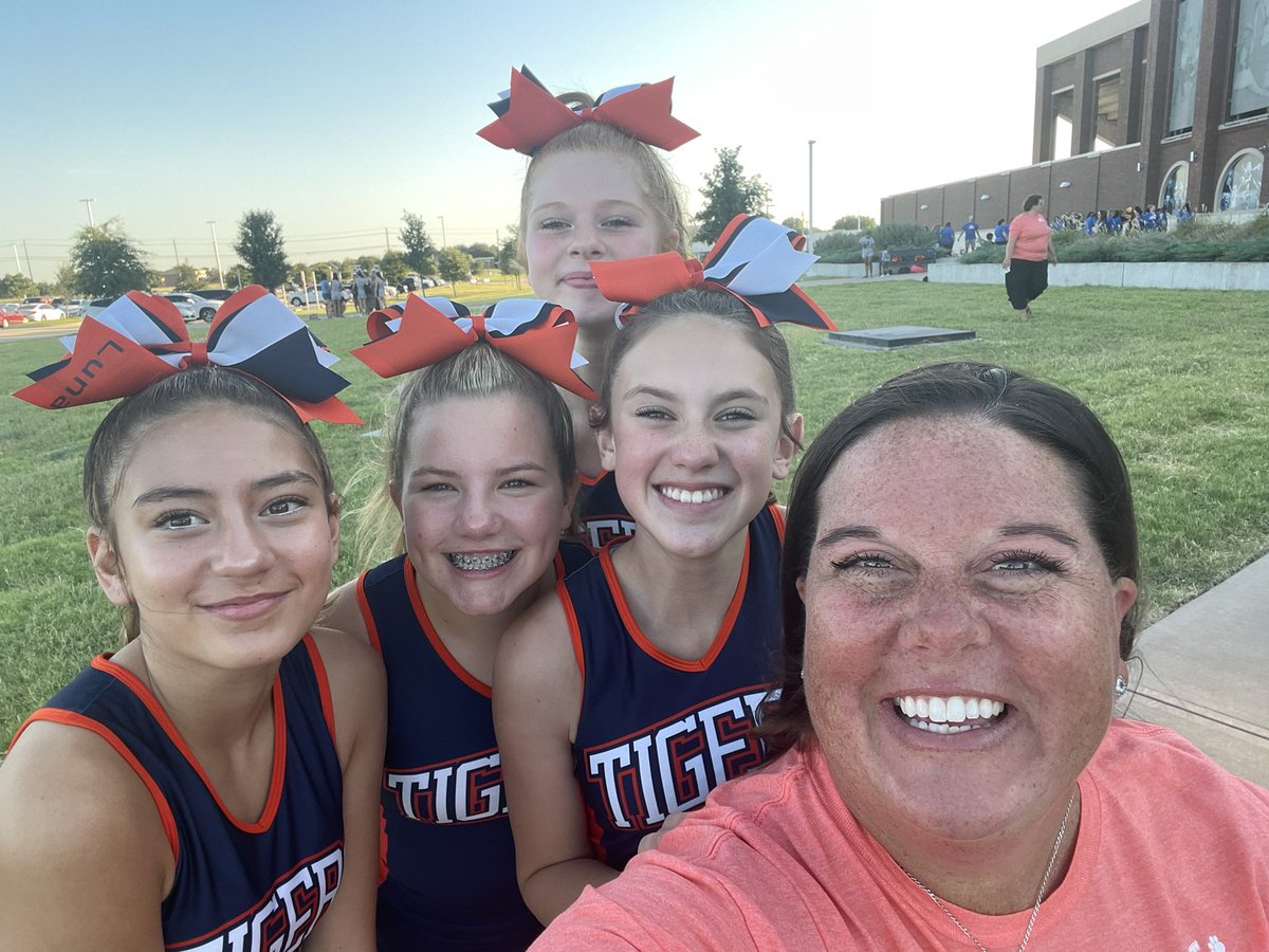PennyHunterWash's tweet photo. #WeAreMcKinney #MyMISD #EveryStudentEveryDay Convocation 23-24 🧡💙 https://t.co/YL6rTvRFZo