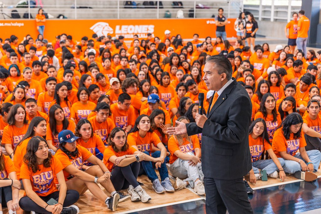 Recibimos cerca de 1,200 alumnos de nuevo ingreso que comienzan la licenciatura y la preparatoria en ambos campus de nuestra Universidad. ¡Bienvenidos a la mejor etapa de sus vidas!

<a href="/AnahuacXalapa/">Anáhuac Veracruz campus Xalapa</a> <a href="/AnahuacCordoba/">Anáhuac Veracruz campus Córdoba-Orizaba</a> 
#SomosAnáhuac #AnahuácVeracruz