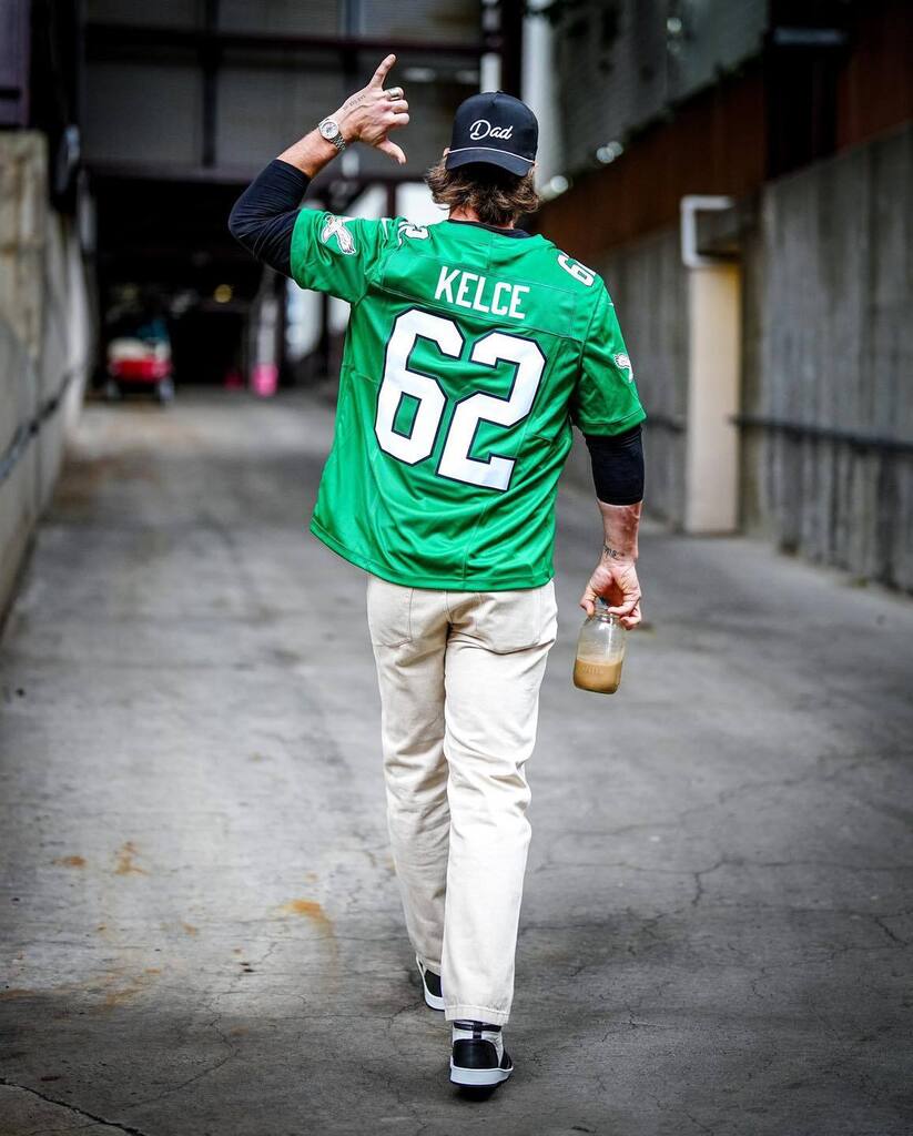 DrunkPhilsFans on X: Bryce Harper in a Kelly Green Kelce jersey…Phillies  by a million tonight! #RingTheBell #FlyEaglesFly #DPF   / X