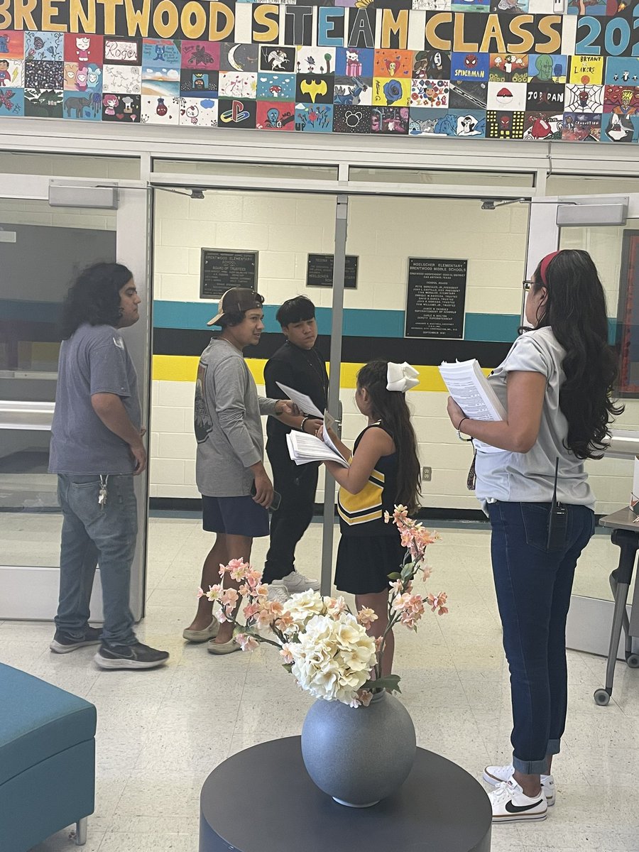 APSimpson2022's tweet photo. Another great event at Brentwood STEAM! Thank you parents for picking up student schedules!

Proud to be a Viking!!!

@Brentwood_STEAM !
@EISDofSA 
#GoBigGoEdgewood 
#ThinkPlayWinEISD
#EdgewoodProud
#VikingStrong https://t.co/TwrxVttOoI