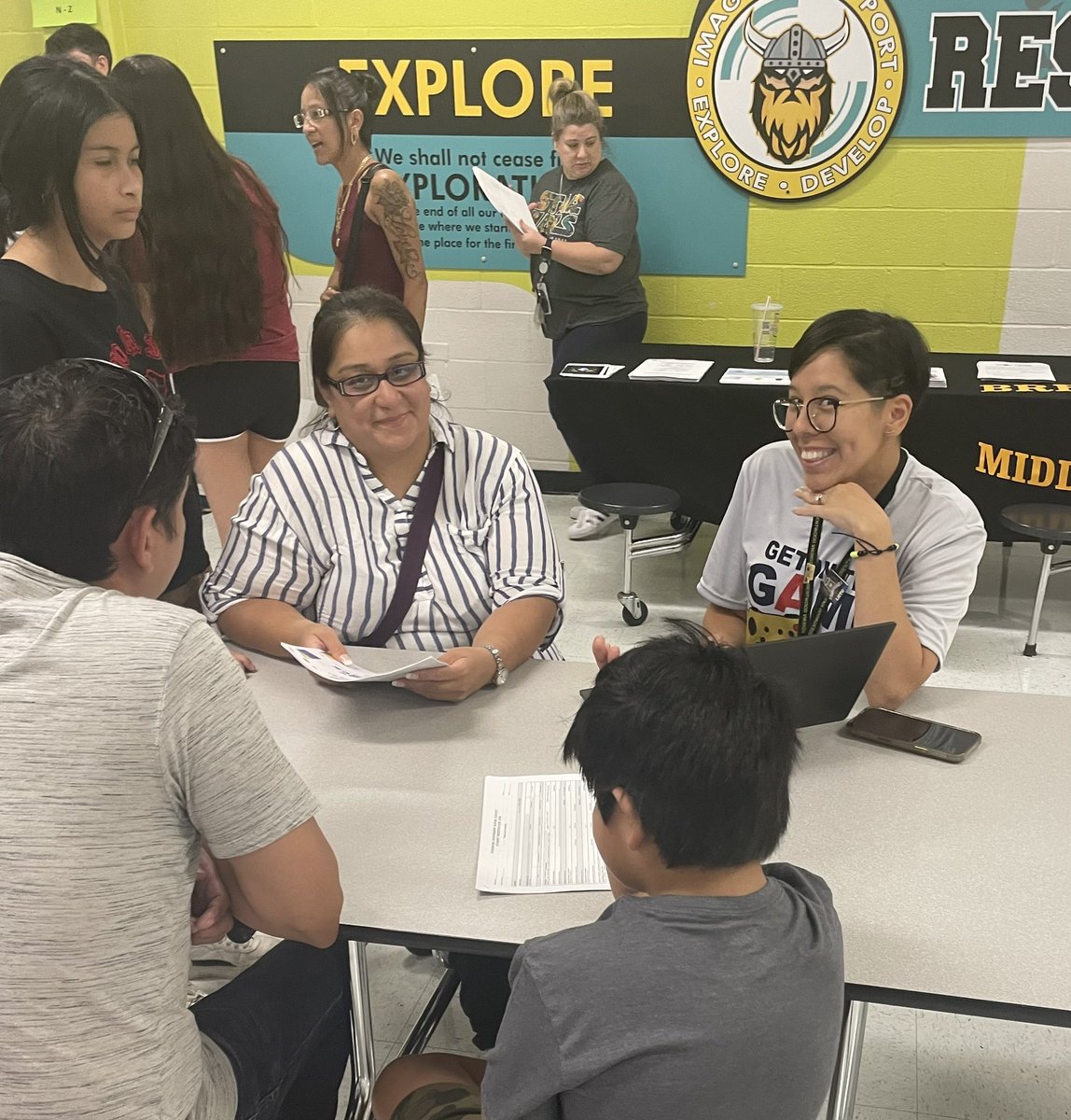 APSimpson2022's tweet photo. Another great event at Brentwood STEAM! Thank you parents for picking up student schedules!

Proud to be a Viking!!!

@Brentwood_STEAM !
@EISDofSA 
#GoBigGoEdgewood 
#ThinkPlayWinEISD
#EdgewoodProud
#VikingStrong https://t.co/TwrxVttOoI