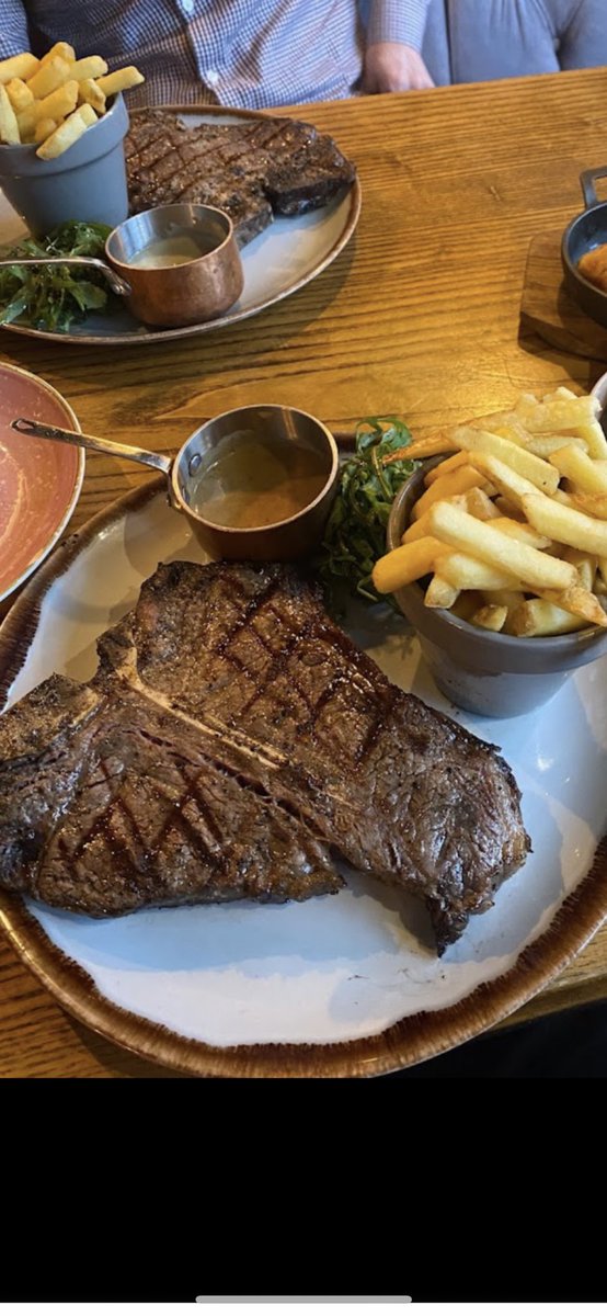 HelenAttley's tweet photo. Great food and the best company
@menzo https://t.co/AmieIyLBdU