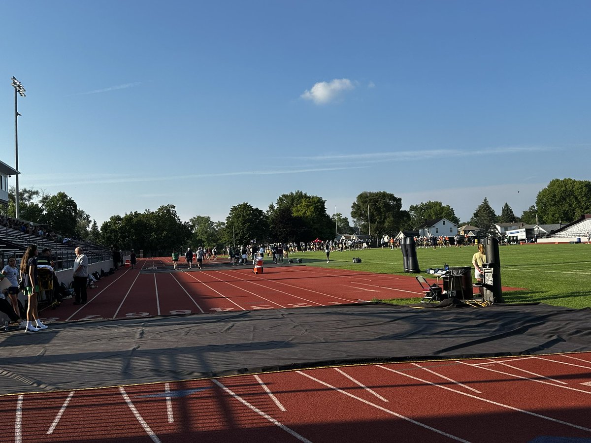 ND football team came to Mishawaka high School to practice. Many historic connections between the 2 programs, most notably, Justin Fisher, who now plays for the Irish. Growing up, my neighbor told me stories of Knute Rockne coming to Mishawaka to watch football. MHS a great host!