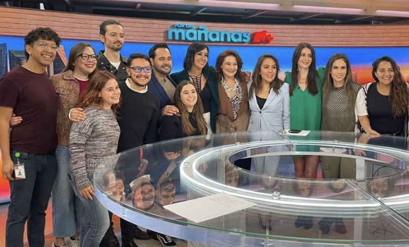 karlaiberia's tweet photo. Gracias por acogerme estos días, 
Carlos, Daniela, Mónica, Cristina, Tamara, Omar, Aranza, Natalia, José, Orlando, Dra Claudia, Jesús, Adriana, AnaCaty. Al todo el staff de estudio, edición y diseño. 

A Genaro y AlmaDelia, gracias por el  equipo que formaron. @nmas @afuentese @genarolozano