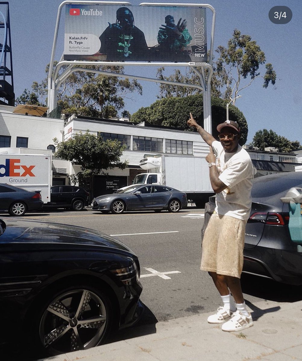 TayaSimmons's tweet image. Look ma , my work is on a billboard …again 🥹. Creative Director vibes 💅🏾. #getshotbyagirl  Alhamdullilah