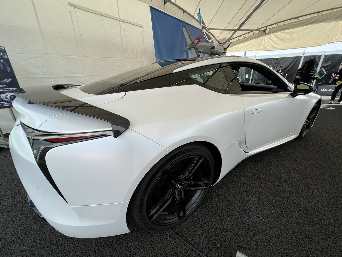JAJAKUN2012's tweet photo. 富士スピードウェイ
SuperGT
#室屋義秀 
#LEXUS https://t.co/t8lJI4xFwY