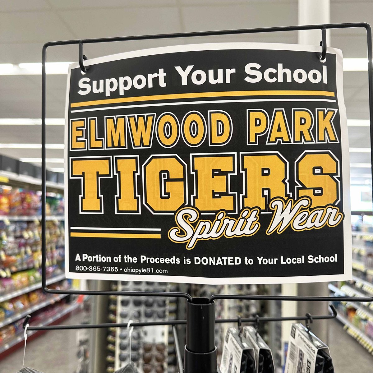 epcusd401's tweet photo. Getting your EPHS Tiger spirit wear is as easy as visiting a local Walgreens or CVS! You can find Tiger gear at Walgreens in Elmwood Park (2828 N. Harlem, 7200 W. North), River Grove (8361 Belmont) &amp; Melrose Park (1445 W. North), or CVS in River Forest (7929 North). Go Tigers! https://t.co/B6lJ0xEXgI
