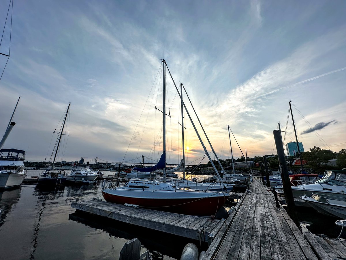 angela_rafuse's tweet photo. Sunset chasing at Alderney Marina #dartmouth #sunsetchasing https://t.co/NZ9fTe1o31