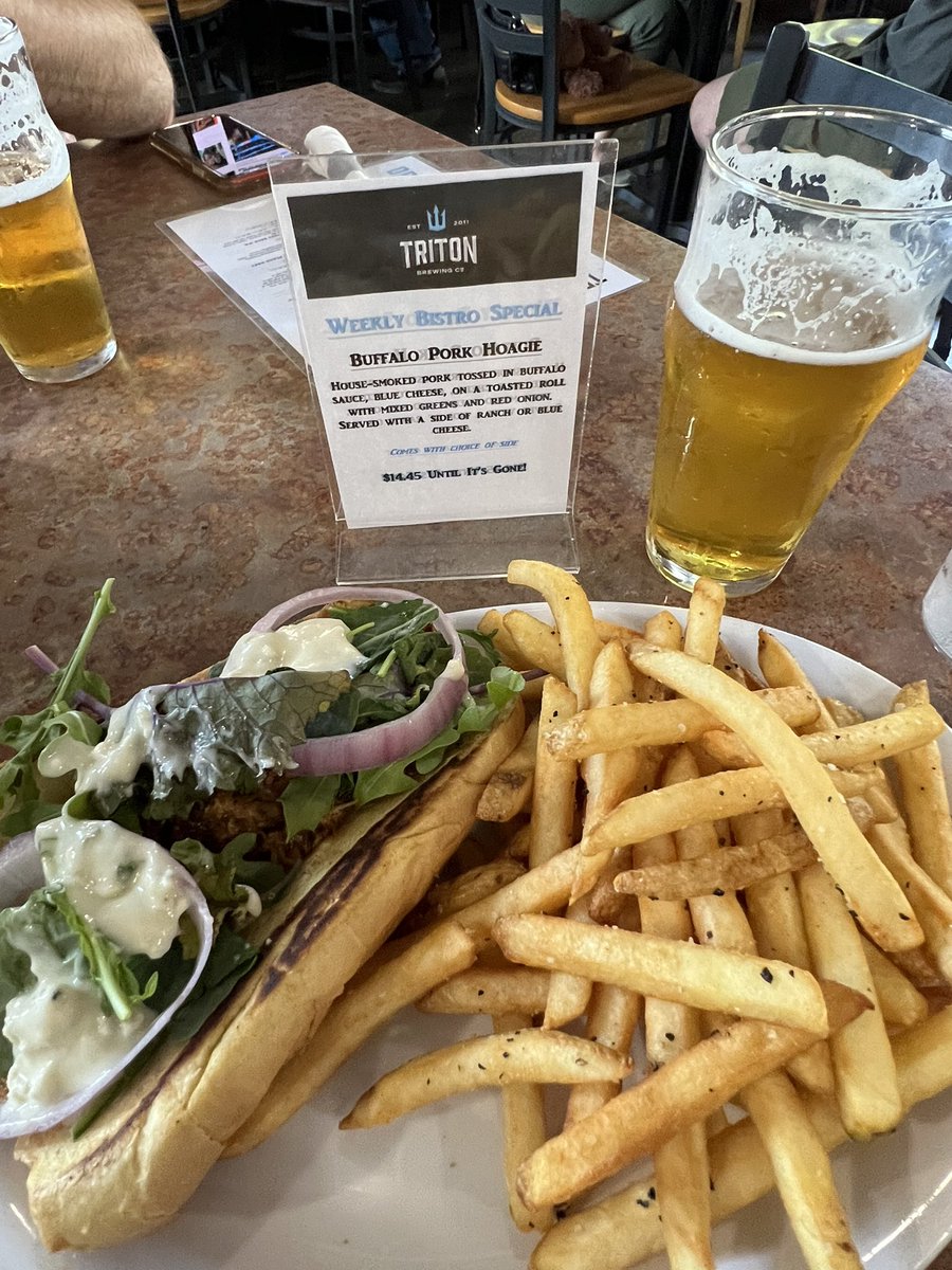 LRudicel's tweet photo. Thank you, Chef. It was amazing! Leaving with a full belly and a 1/6 barrel! https://t.co/ZJj9ytntOW