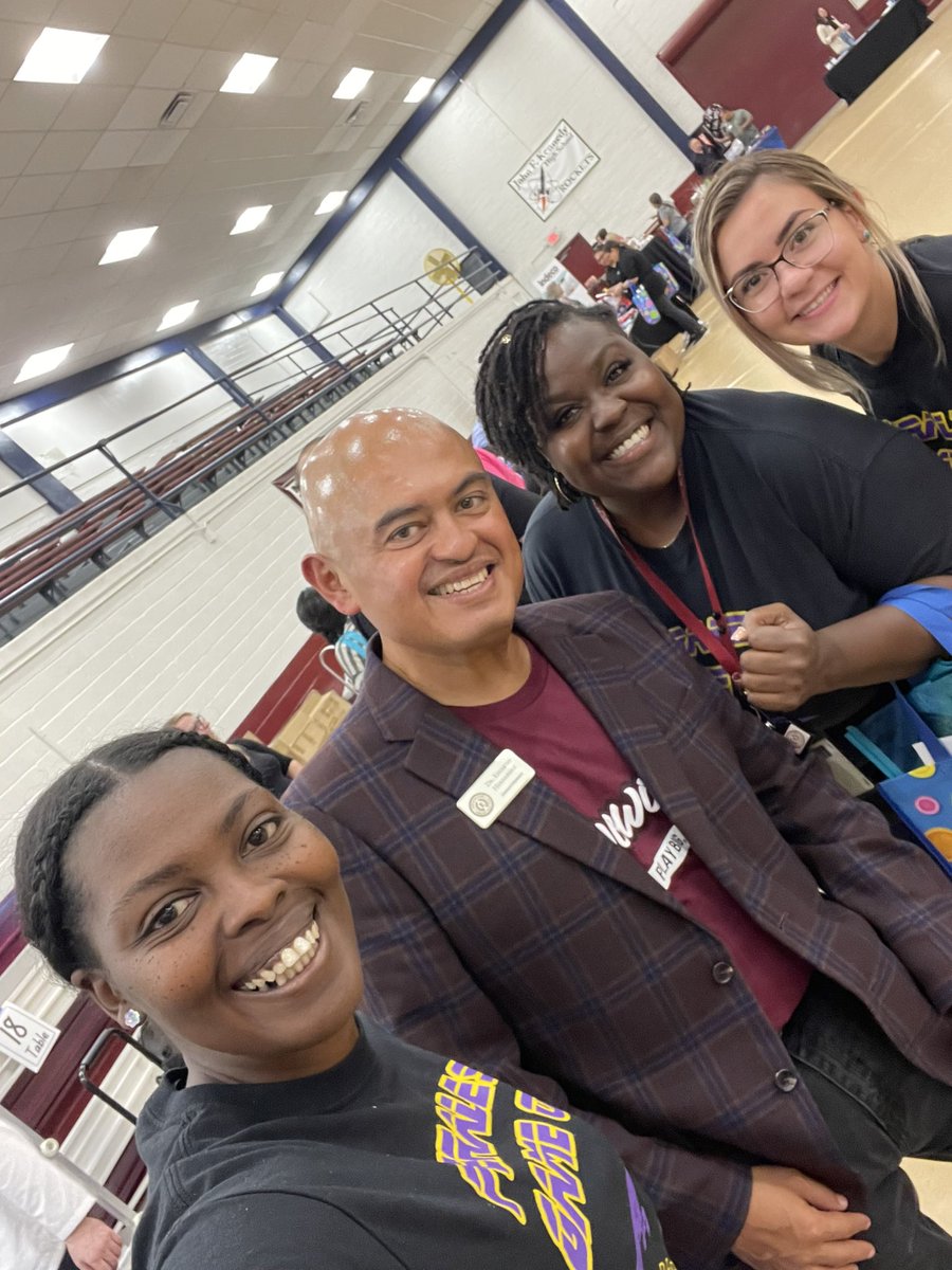 #educatorBrittneyJacskon (@brittn1educator) on Twitter photo Thanks for all the free goodies today!!! Look who we saw! <a href="/EISDofSA/">Edgewood ISD</a> <a href="/MsCTakeTheLeap/">Sharla Calhoun</a> <a href="/DrH_OnTheEdge/">Doctor.H 🇲🇽🇺🇸</a> Thanks for all the free goodies today!!! Look who we saw! <a href="/EISDofSA/">Edgewood ISD</a> <a href="/MsCTakeTheLeap/">Sharla Calhoun</a> <a href="/DrH_OnTheEdge/">Doctor.H 🇲🇽🇺🇸</a>