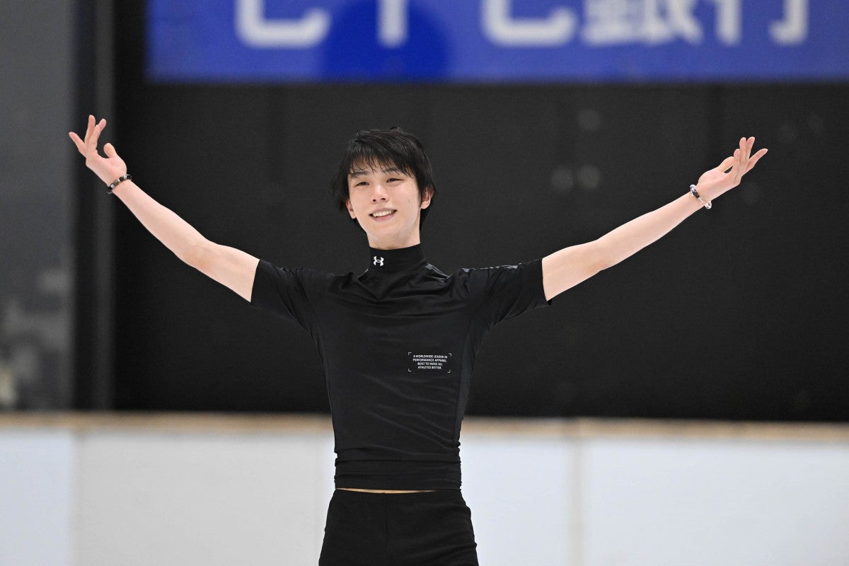 Grandprixoli's tweet photo. Someone out there really gets to say “2x OGM, 2x world champion, 4x gpf champion, first super slam in men’s singles skating winner, people’s honor award receiver, owner of 2 medals of honor and first person to skate &amp; sell-out Tokyo dome, yuzuru hanyu, is my husband!” https://t.co/yrU3VDXPti