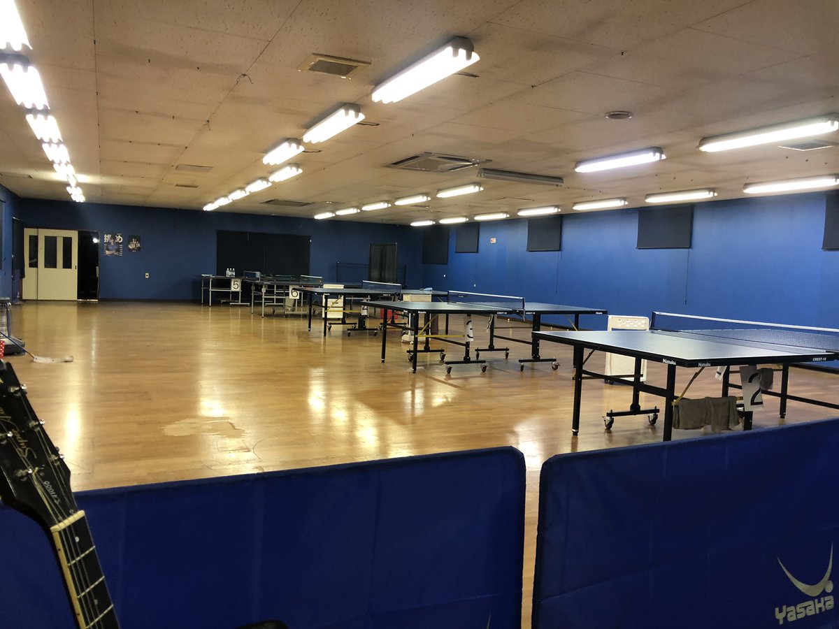 バイトちゃんやおチビちゃん達が居ない時に限って強い選手が来る卓球スタジオEgoです🏓

監督て普通は椅子に座ったり球出しするだけじゃないんですか？

大人子供関係無くバリバリ試合させられるんですけど…

ウチの特徴は身体操作であって監督が卓球強い場所じゃないんです😭

二セットが限界…