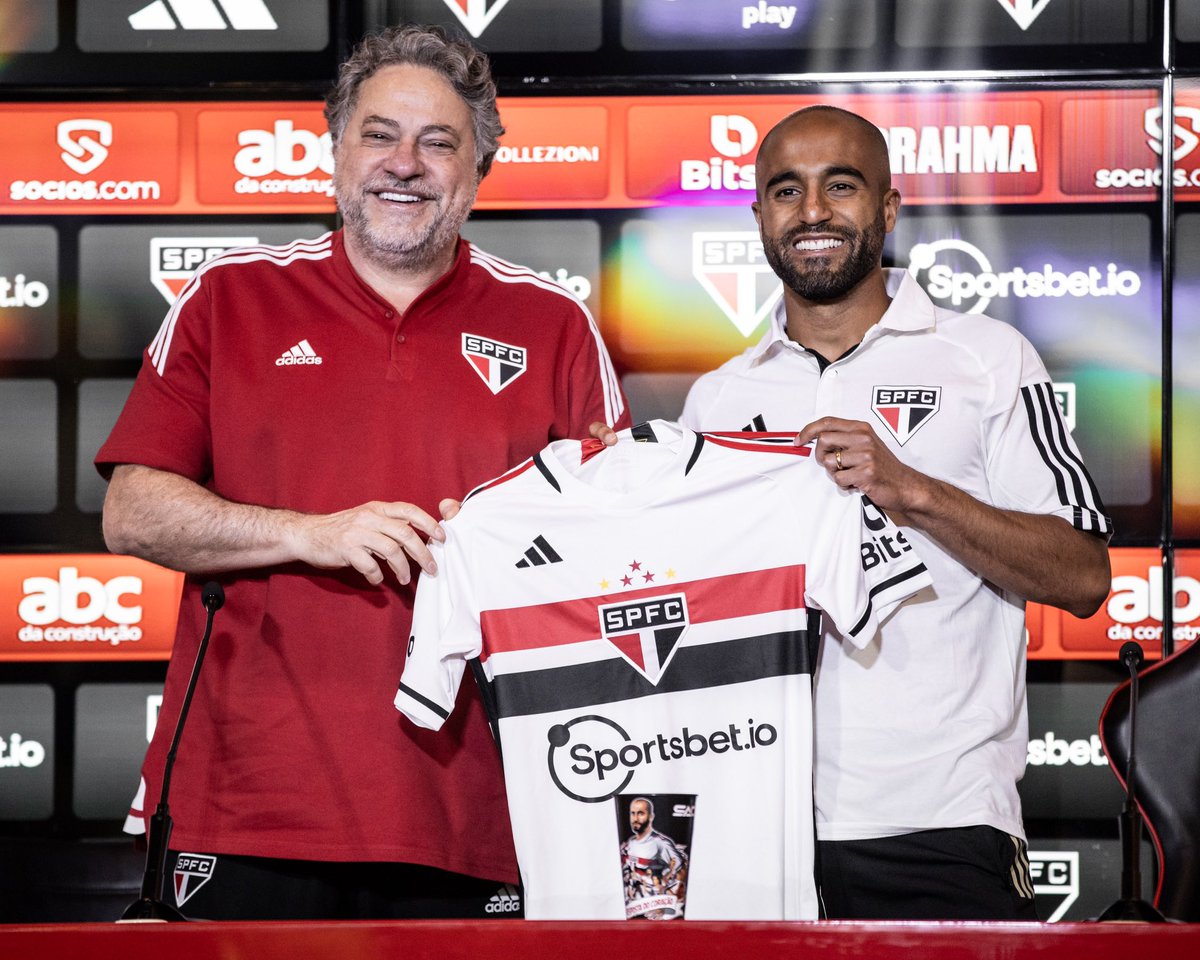 LucasMoura7's tweet photo. São Paulo é sentimento! 🔴⚪️⚫️ #avantetricolor #voltei #spfc #alegria https://t.co/MtlHPXVOuF