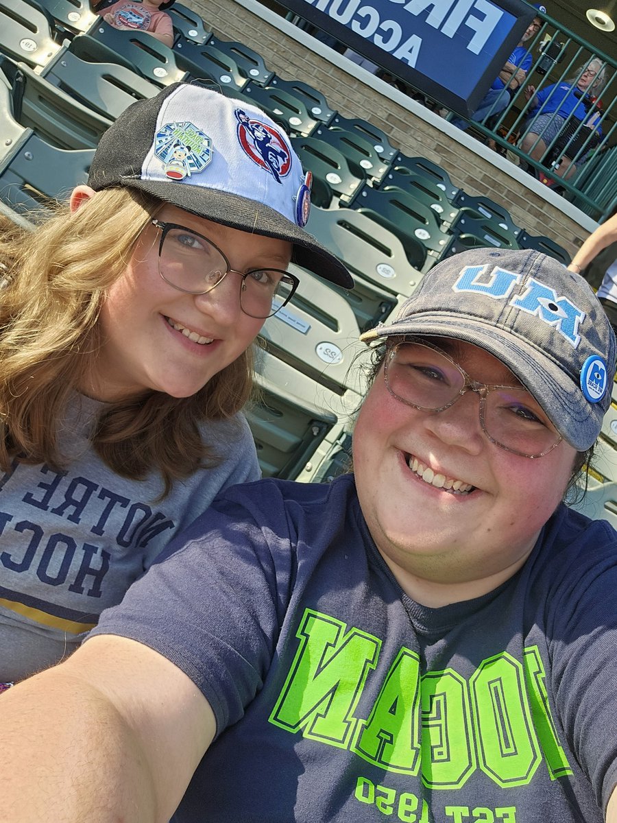 KierstenRemenih's tweet photo. LOGAN night with my bestie! @ORemenih31933 #sbcubs https://t.co/6RNlTE3O6Y