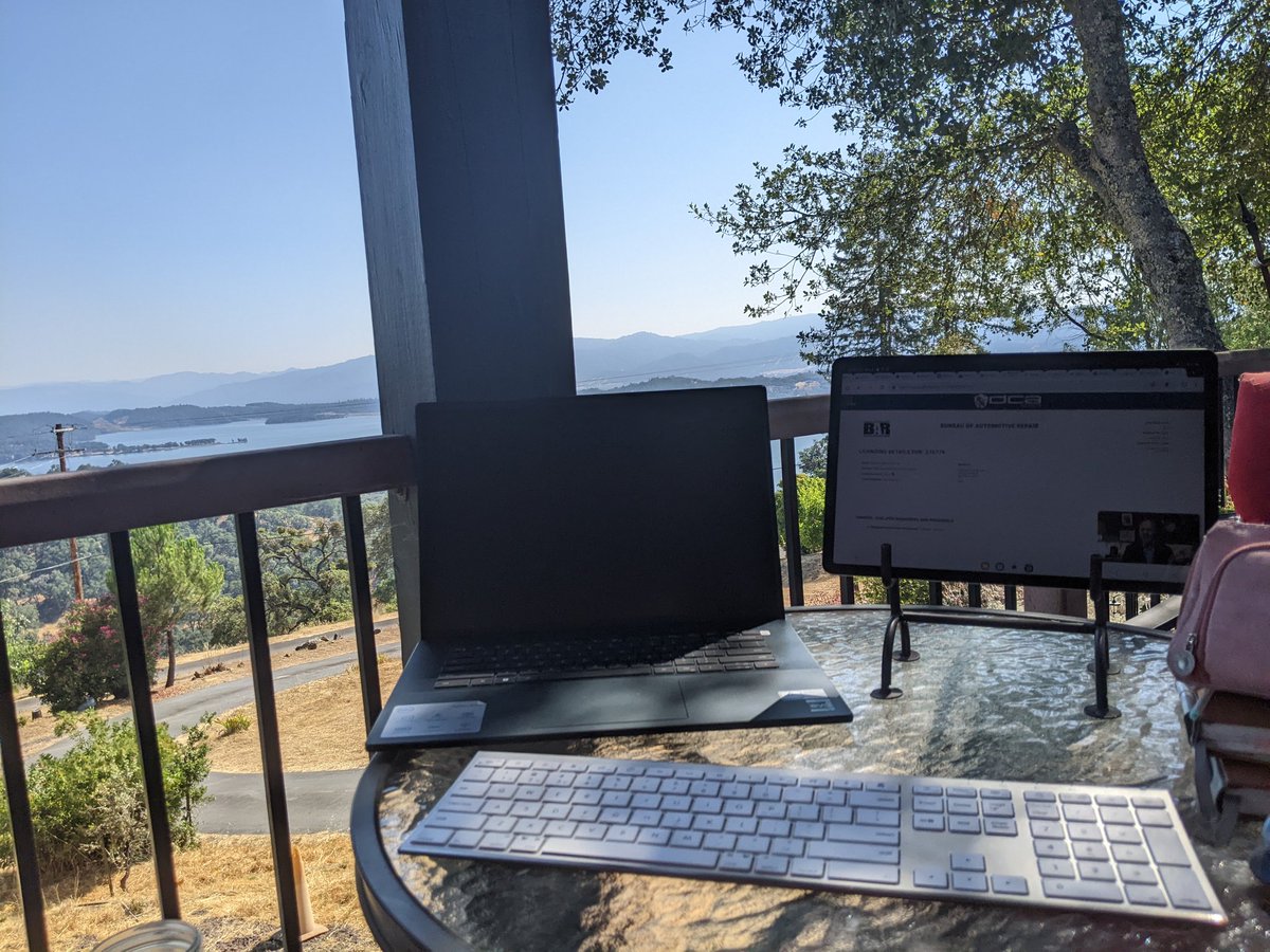 352Innovation's tweet image. The entire reason laptops were invented!

#OutsideOffice = BEST #office 🙌

☀️😎☀️

#California 
#CaliforniaSun
#NorCal
#LakeMendocino