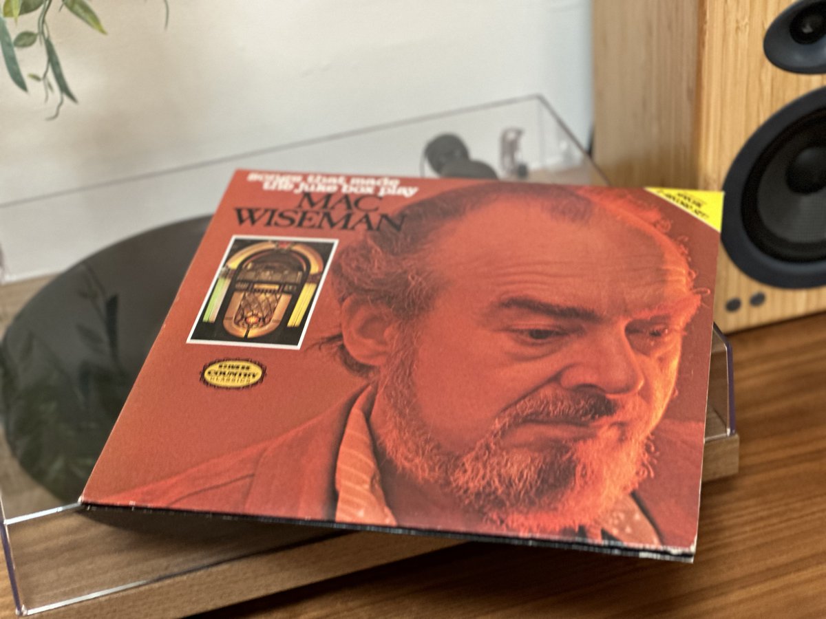 Our Next CMH Remastered Classics release is featuring Mac Wiseman with the digital release of 'Songs That Made the Jukebox Play', a collection of Western Swing tracks from a Bluegrass master.  Look for it this Friday!

Anyone still own the original double LP?

#macwiseman