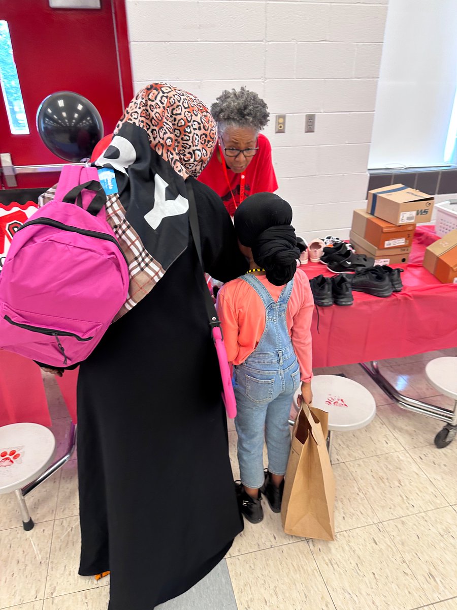 Maupin_ES's tweet photo. So many smiles today when the Maupin family was reunited during Meet the Teacher! Thanks to our community partners for being with us, and to our staff, students and guardians who joined us! It was a wonderful day- we can’t wait until Wednesday! @JCPSKY @JCPSAsstSuptAIS https://t.co/zwySxcLe1B
