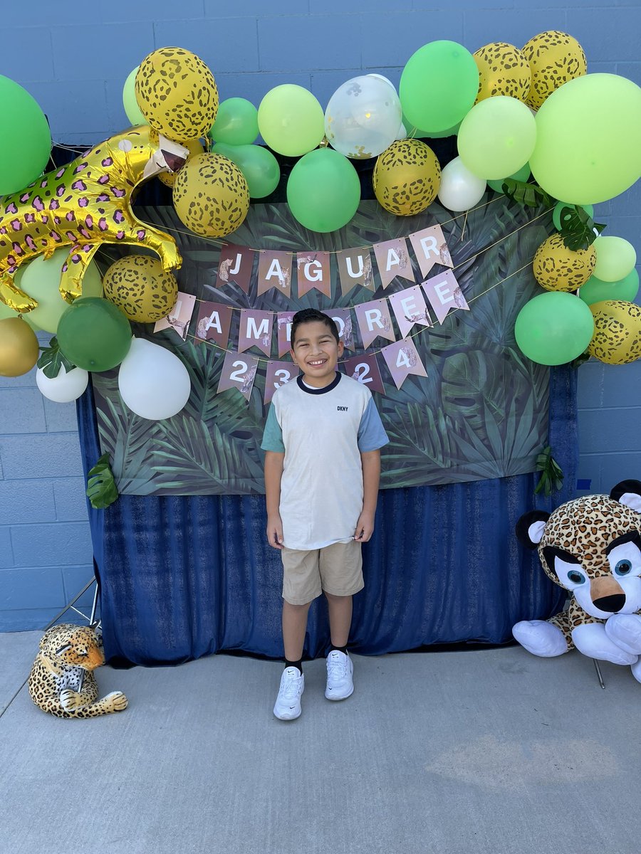 ethanbrandon13's tweet photo. Let’s gooo 5th grade!! Brandon is ready to have a great year in Mr. M’s class🍎. Separated from his bestie for the 1st time since T-K but that was to be expected. They will meet again. Looking forward to a fun year of learning.✏️📓📝@JellickJaguar #jaguarjamboree @RowlandSchools https://t.co/c3Yd6eQZgb