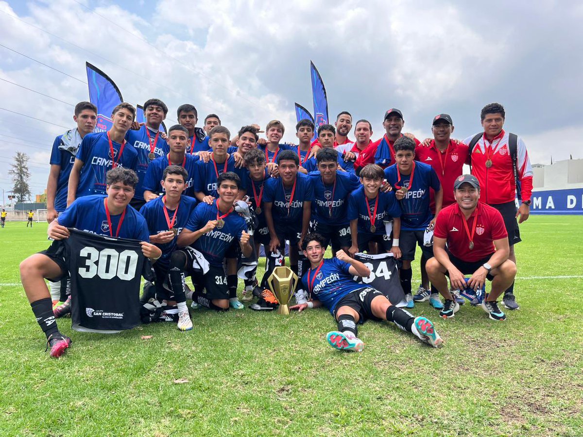 ClubNecaxa's tweet photo. Con triunfo en la tanda de penales, los Rayos #Sub15 se coronaron campeones de la #CopaChivas.

¡Felicidades, Rayos! 👏

#HechoEnNecaxa ⚡️ https://t.co/vdp07cybTv