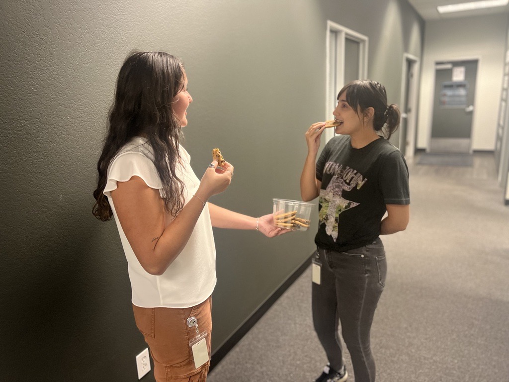 Last minute National Chocolate Chip Cookie Day with the team at our Livermore office! Happy Friday! 🍪🍪🍪

#tmhnc #tmhnclife #nationalchocolatechipcookieday