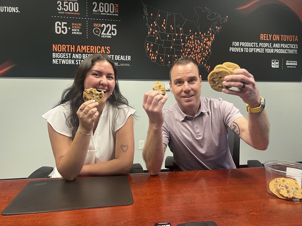 TMHNC's tweet photo. Last minute National Chocolate Chip Cookie Day with the team at our Livermore office! Happy Friday! 🍪🍪🍪

#tmhnc #tmhnclife #nationalchocolatechipcookieday https://t.co/FKCRcGKFst