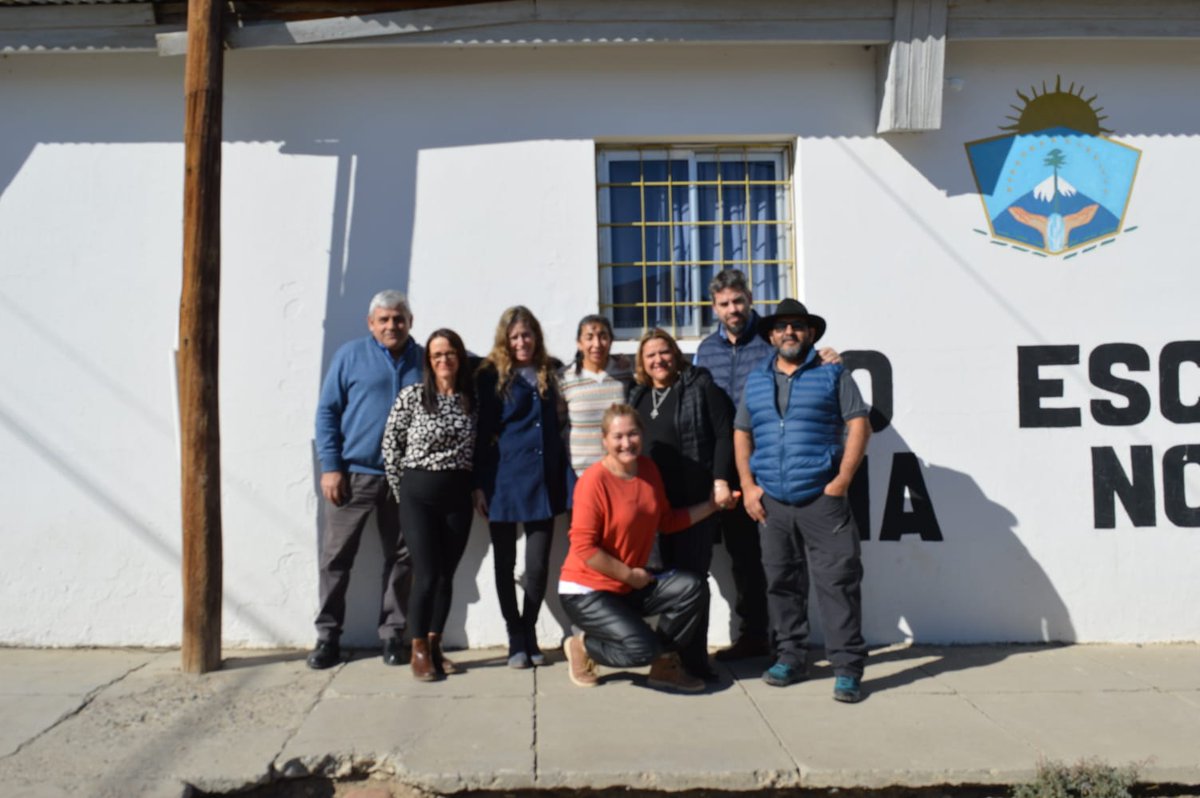 RFlutsch's tweet photo. #ChosMalal 🏫
#Hoy en el Distrito V ✔️Compartimos encuentro con director provincial, Ramón Irala junto a equipo de trabajo. 
✔️Dialogamos con equipo supervisivo de Educación Secundaria. 
¡Espacios que nos permiten fortalecer vínculos!
#MinisterioGobiernoEducación
#CPE https://t.co/eCr8lgf16N