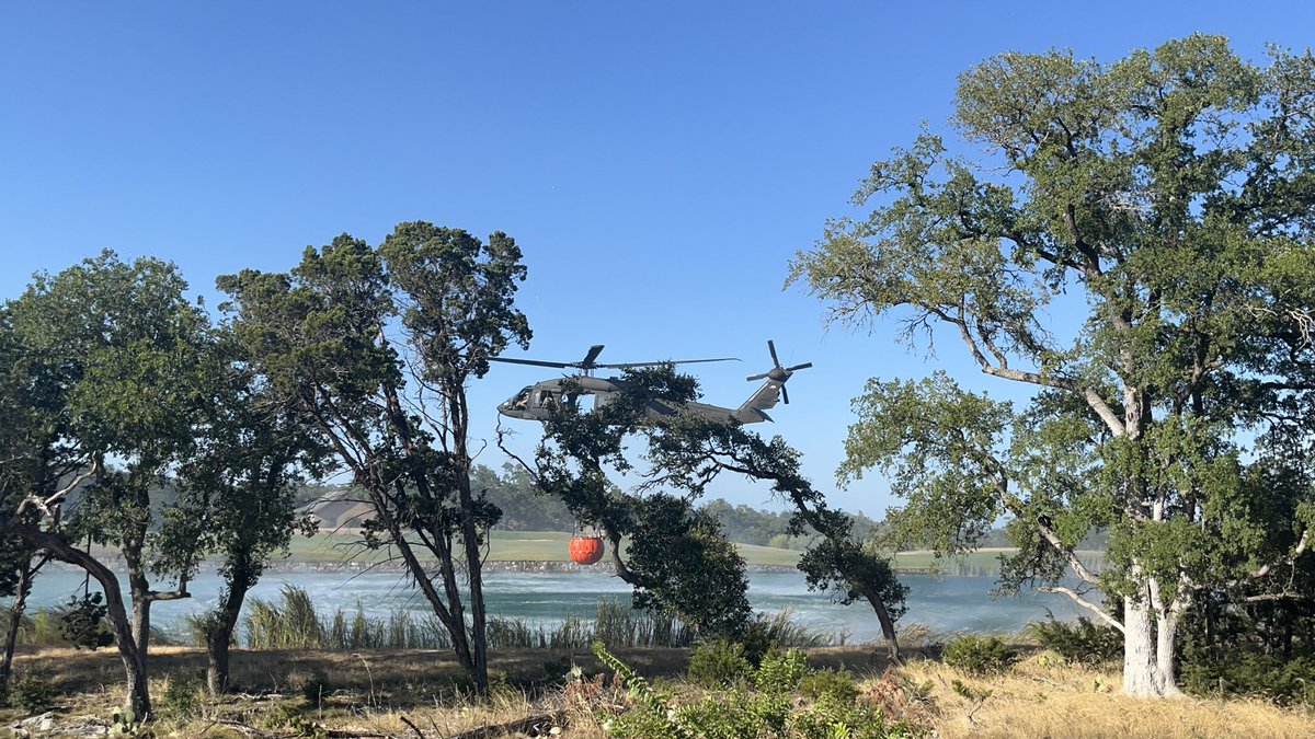 stephhuskin's tweet photo. @News4SA the helicopters filling up to put out the fire over here in Cibolo Canyon off TPC. https://t.co/yJJQuoVDRH