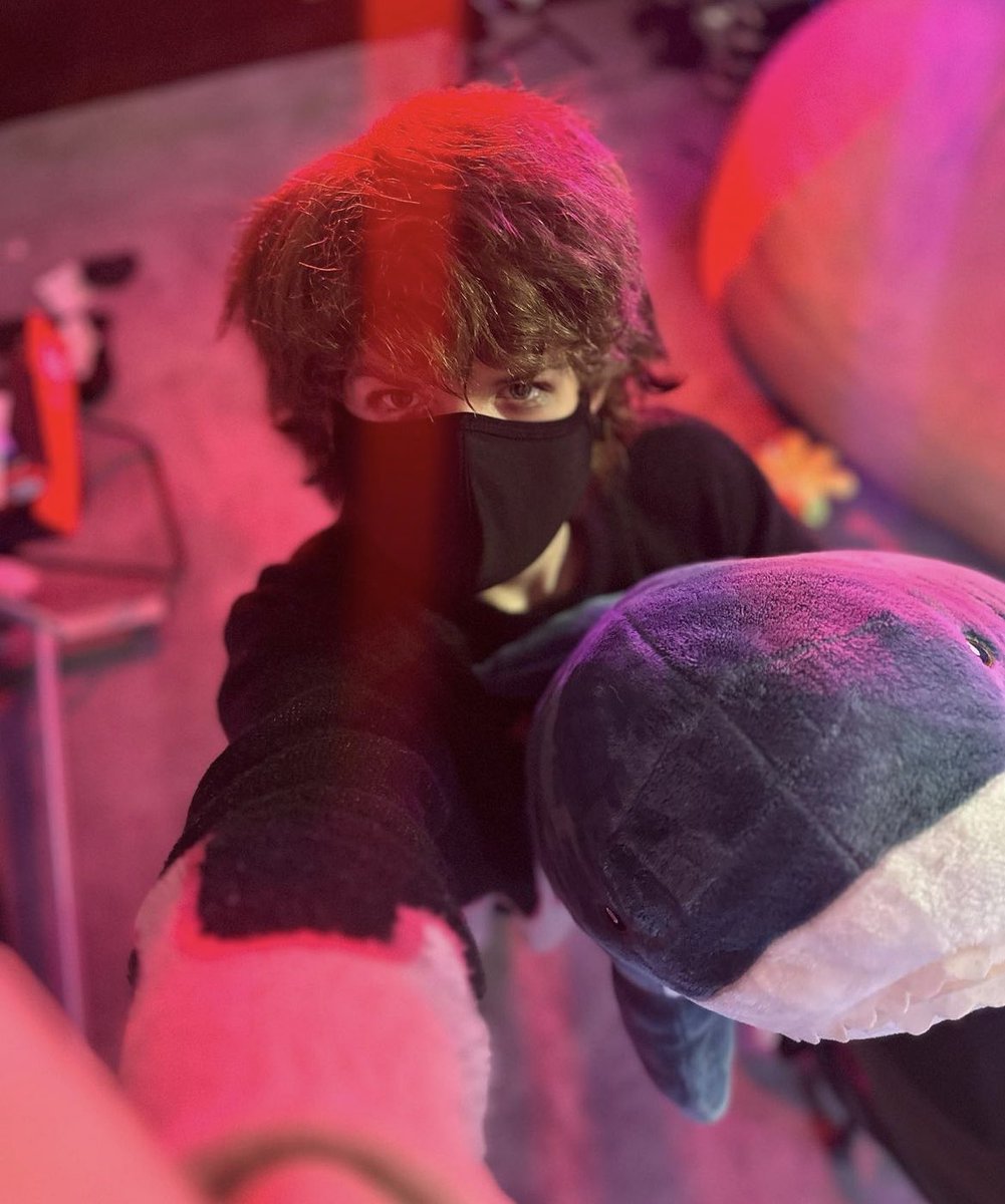 bootwtcamp's tweet image. ↳ @ratmannnnnnnn  , you’ve been invited to make friendship bracelets by @catboylistertwo 

✰ oh look, the invite had an extra bit  ..
PS: “ILOVEYOUUUU”