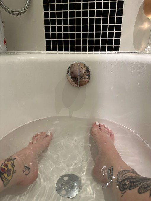 Enjoying a bath 😇😉 https://t.co/a7i8kvPGMK