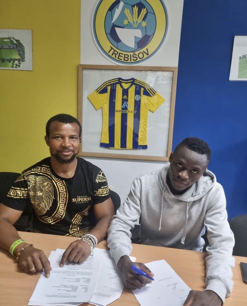 Kosi_foottalk's tweet photo. Transfer Updates:
Frankline Tangiri makes loan move from Polish club Miedz Legnica to Slavoj Trebišov.
The former YOSA forward will play in the Slovakian second tier this season.
📸 @ItsTheTracker
#transfers #slovakia #cameroon #fecafoot #poland #slavoj https://t.co/zmaLBszbG4