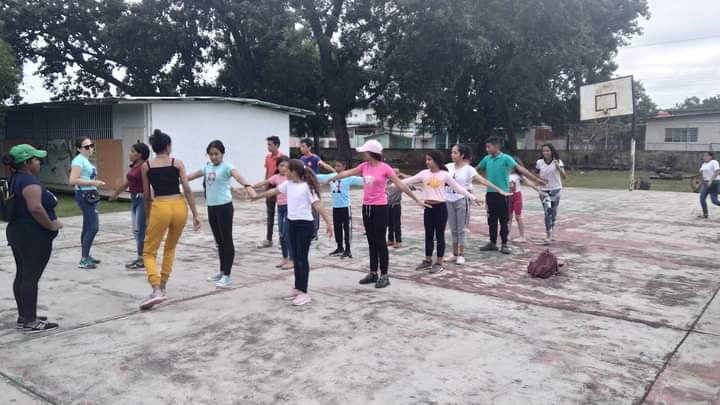 ¡La estamos pasando bien!

Con éxito culminamos la primera semana del #PlanEscuelasAbiertas Agosto 2023 en los diferentes CDCE municipales y parroquiales de nuestro estado Cojedes.

#GNBArmadosDePaz
<a href="/NicolasMaduro/">Nicolás Maduro</a> @MPPEDUCACION <a href="/_LaAvanzadora/">Yelitze Santaella</a> <a href="/CesarPSUVDip/">Cesar Hernandez</a>
