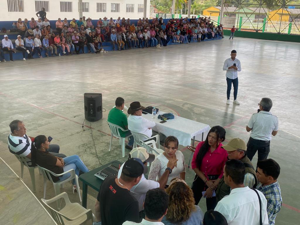 SecMinasBoyaca's tweet photo. Finalizamos la ruta de Gasificación llegáramos a #52 municipios del Departamento de Boyacá y a #17.657 Familias del Territorio Boyacense con el Servicio de Gas, Hoy realizamos el cierre en el Municipio de #Togüí donde se Beneficiarían 800 Campesinos. https://t.co/aWRGcgBsS3
