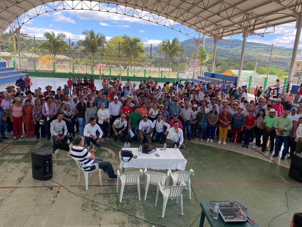 SecMinasBoyaca's tweet photo. Finalizamos la ruta de Gasificación llegáramos a #52 municipios del Departamento de Boyacá y a #17.657 Familias del Territorio Boyacense con el Servicio de Gas, Hoy realizamos el cierre en el Municipio de #Togüí donde se Beneficiarían 800 Campesinos. https://t.co/aWRGcgBsS3