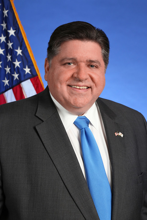 nasw's tweet photo. Alert: @GovPritzker signed into law legislation that provides alternatives to @ASWB licensing exam. Read @NASWIL press release to learn more about this significant development: https://t.co/jy59FUysTl https://t.co/GNFQIwSHmW