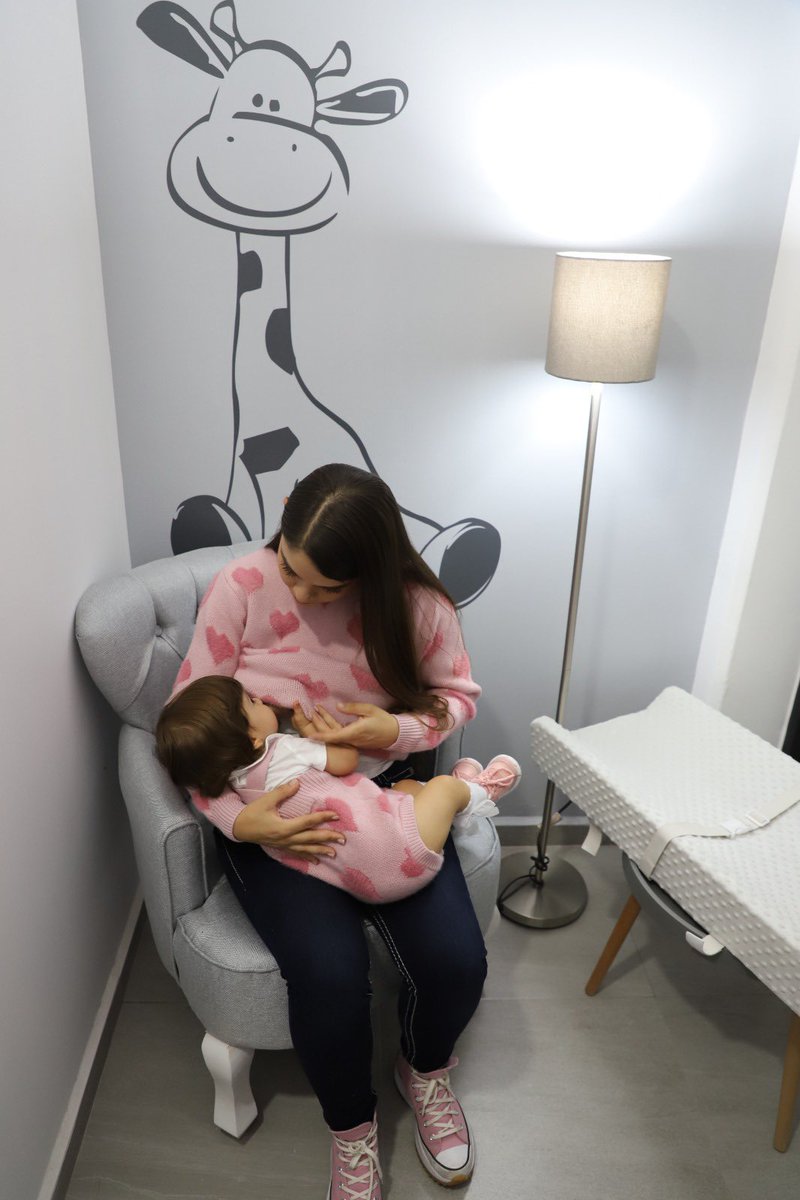 En la Semana Mundial de la Lactancia Materna abrimos la Sala de Lactancia en oficinas centrales de DIF Cuautitlán.🤱🏻
Hacer uso de estas instalaciones me llena de alegría por que acciones cómo estás se traducen en seguridad, higiene y apoyo a las mujeres. 🙋🏻‍♀️💗