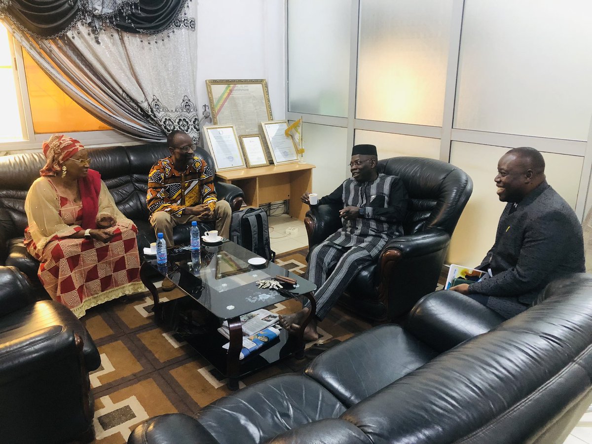 LNS_Mali's tweet photo. Fin de visite d’étude de la Directrice du Laboratoire National de Contrôle Qualité des Médicaments de la Guinée et de son Responsable Assurance Qualité au LNS dans le cadre d’un partenariat sud-sud #Mali🇲🇱🤝🇬🇳#Guinee https://t.co/hxqTzezxx3