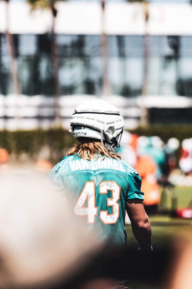 VMinikwu's tweet photo. Camp Vibes ⛺️
.
.
.
.
.
.
.
#miami #MiamiDolphins #football
#explorepage #explore #sportsphotography https://t.co/0qS5VtFsZS