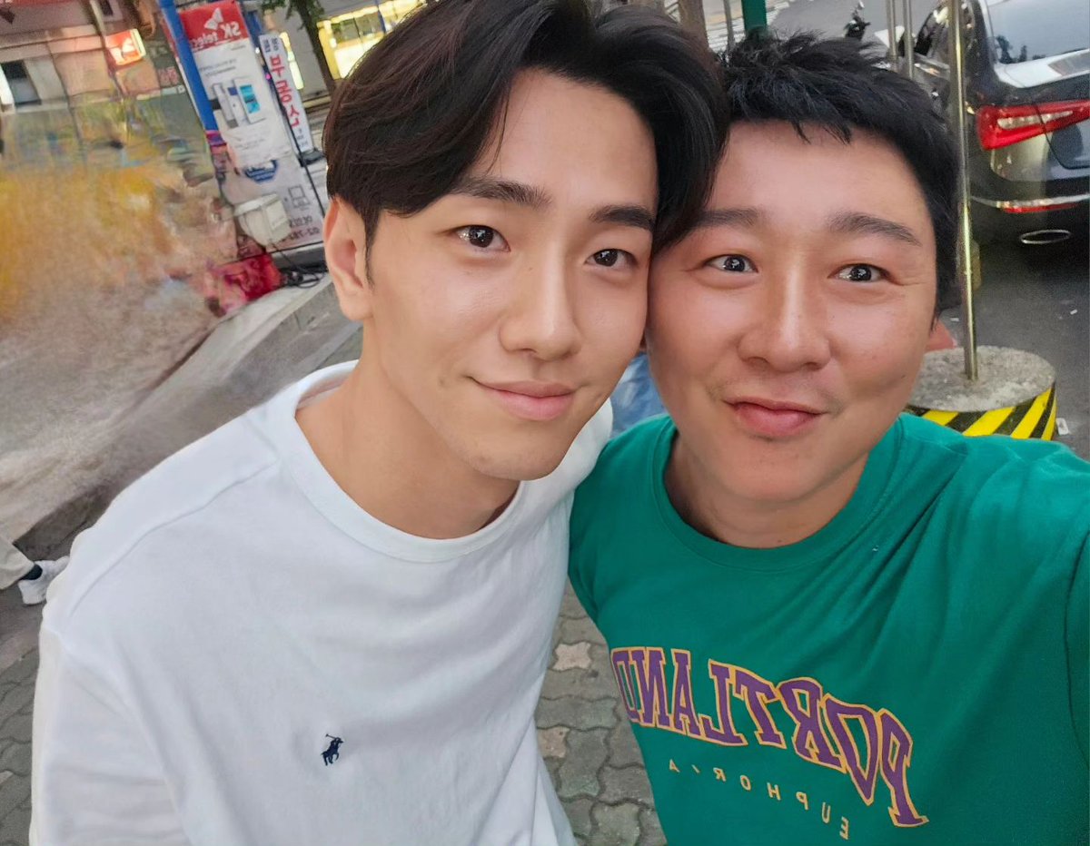 NamYoonsuStory's tweet photo. 230804 Nam Yoonsu Instagram Update
©rlarlen0909
#sbs #개소리
A drama that's like sitcom.
#NamYoonsu #KimKidoo #we'rehandsome 🙄🙄🙄
A picture that's taken by NamStar before script reading 😎
#남윤수 https://t.co/nIQkgo9ANx