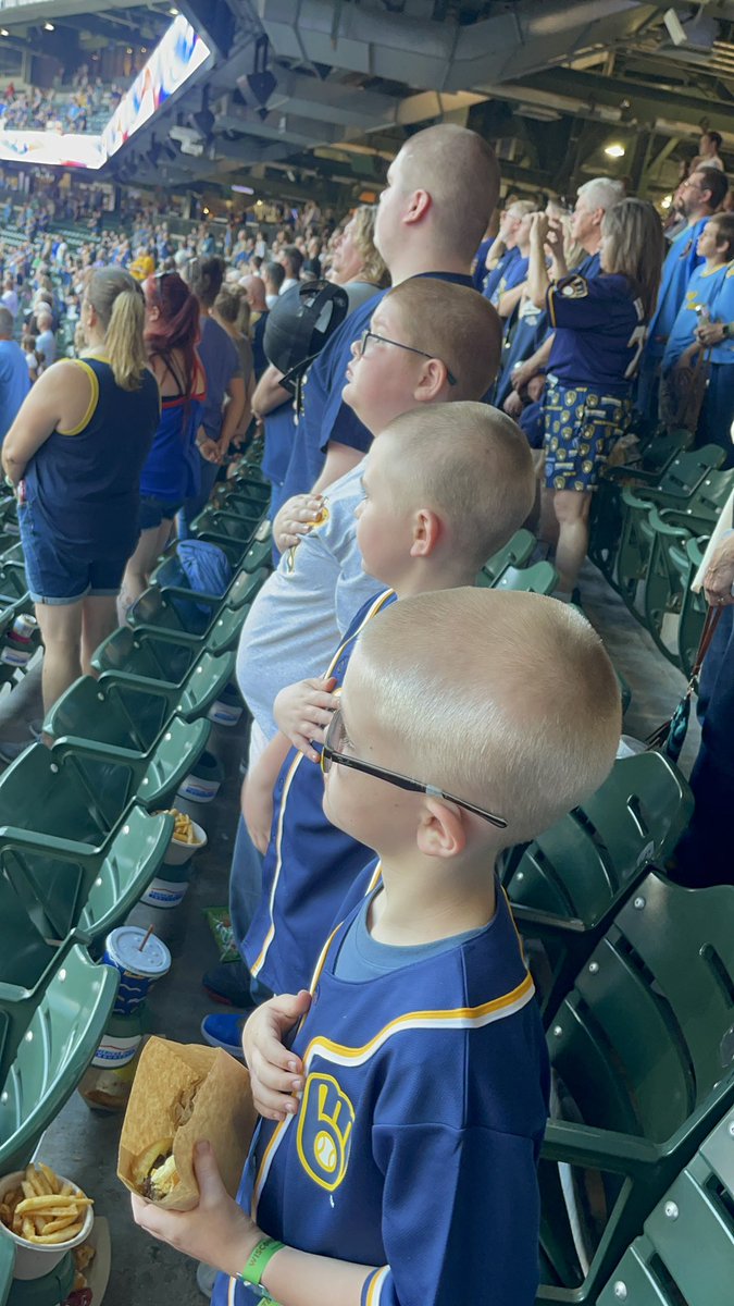 GlambitiousJess's tweet photo. #ThisIsMyCrew https://t.co/t7pTJHeuAl