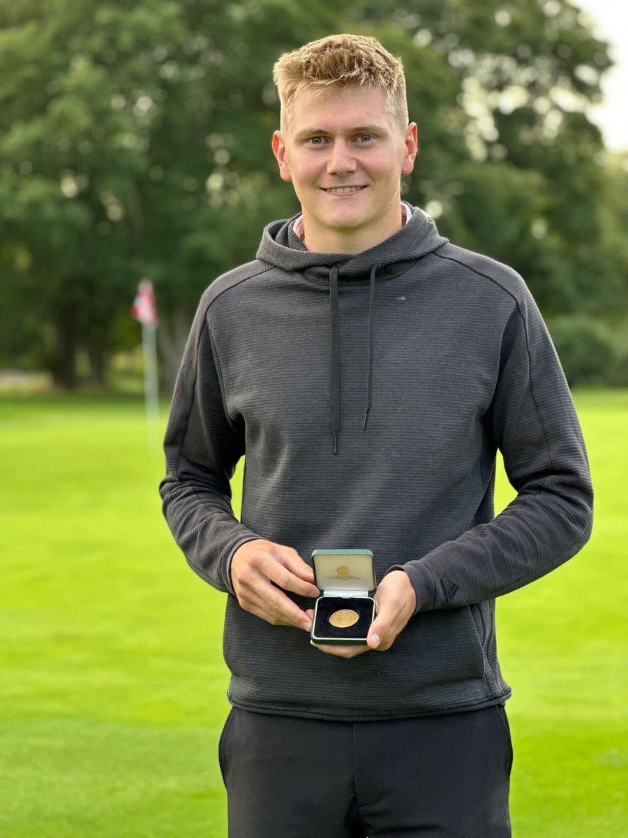 baxand's tweet photo. Congratulations @JamesBaxter2005 on winning the @FrilfordHeathGC Junior gold medal with 2 under par rounds of 71 . Great to see scores reflecting the hard work you have put in. @CenturionClub @enfieldgolfjnrs @herts_golf 🏆🏌🏼‍♂️ https://t.co/aBiBdAMRsz