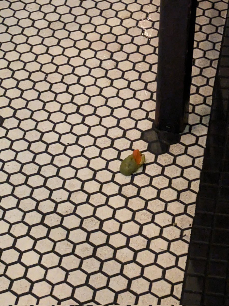 EditsByKnight's tweet image. My husband and I can't agree on what this is. I think it's a squished green olive (we're seated near the bar) but he thinks it's wasabi with, I dunno, a carrot and some broccoli?
#whatisit