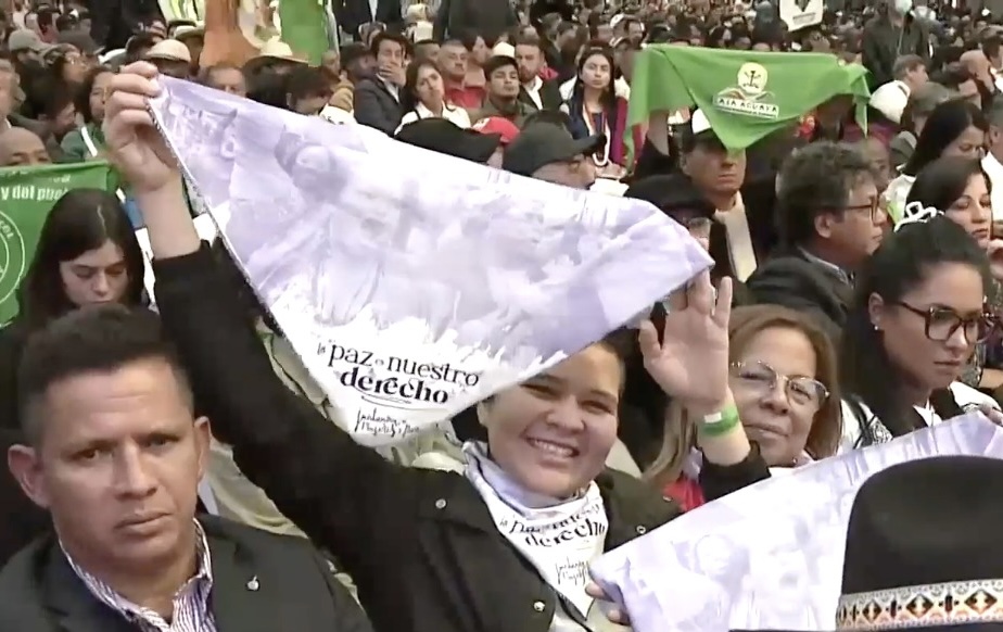 Con el Comité Nacional de Participación también entró en vigencia el #Cese al #Fuego #Bilateral y #Tempral entre el #Gobierno y el #ELN. Reiteramos nuestro compromiso con la #Paz y la necesidad de cumplimiento de las partes como un paso eficaz a la salida negociada del conflicto.