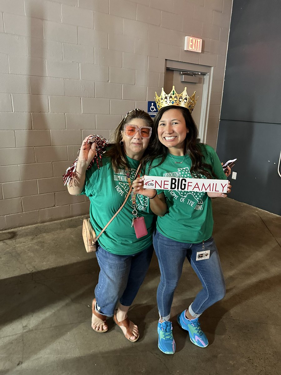 bil_govea's tweet photo. We kicked off the school year with Convocation. This is the year CE lions will shine bright!!! ✨ 💡 ✨ 💡 #onebigfamily #CELionPride @CarrolltonElem https://t.co/vdkJwJkWen
