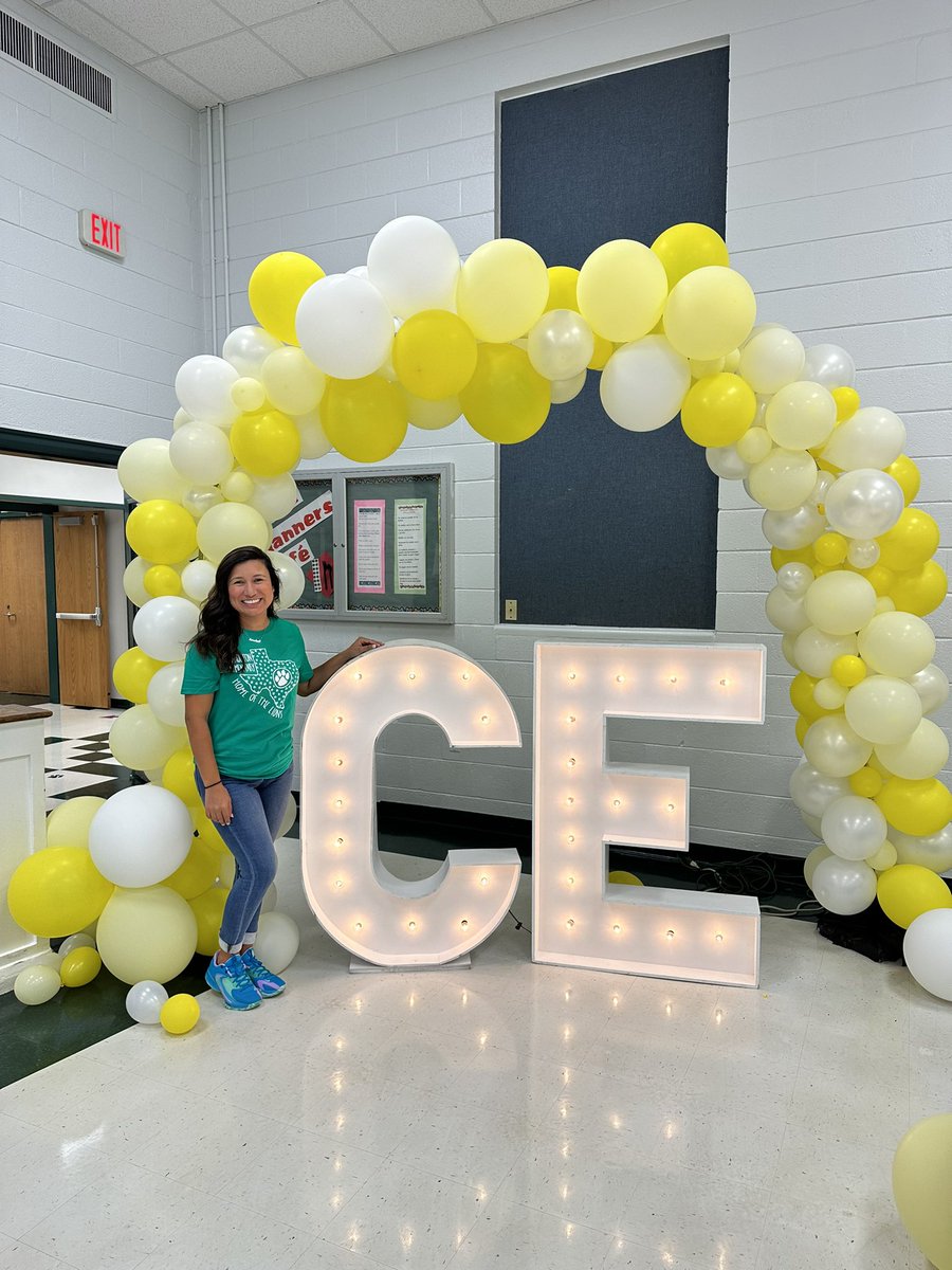 bil_govea's tweet photo. We kicked off the school year with Convocation. This is the year CE lions will shine bright!!! ✨ 💡 ✨ 💡 #onebigfamily #CELionPride @CarrolltonElem https://t.co/vdkJwJkWen
