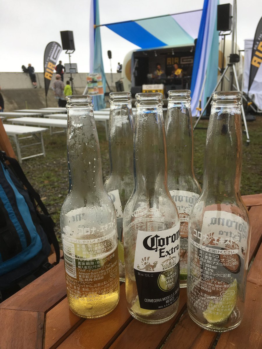 ataro01's tweet photo. さらに遡って、多分3回目くらいの時の #THEbeachDAY 。
この時から、番組MCの方からビールを何本のんでるか確認される様になりました(笑)
レポーターは #andlove 初代の鈴木彩可さんだったはず。真っ赤なお召し物が素敵でした。 https://t.co/21CI1GF8Lc